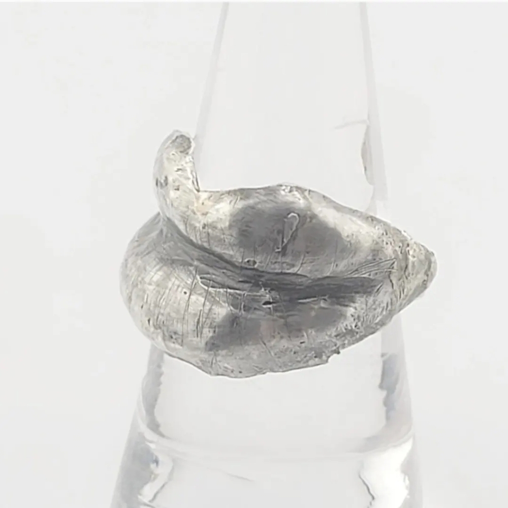 KISS ME 3D RING LIPS SHAPE HANDMADE IN STERLING SILVER METAL SIZE 9 - Picture 3 of 5